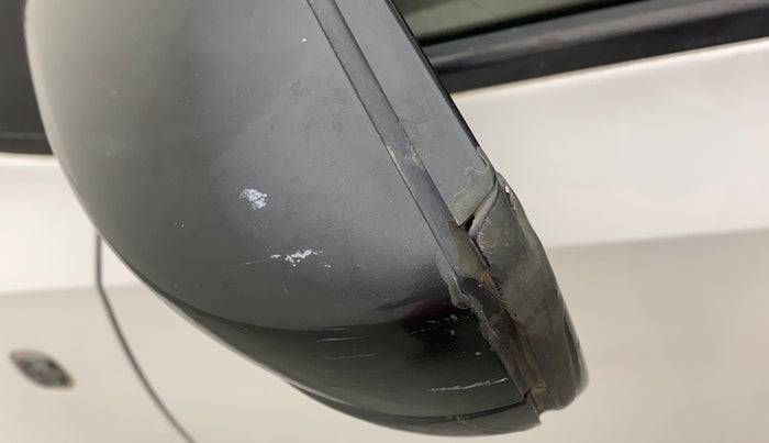 2013 Skoda Rapid ACTIVE 1.6 MPI MT PLUS, Petrol, Manual, 87,448 km, Left rear-view mirror - Cover has minor damage