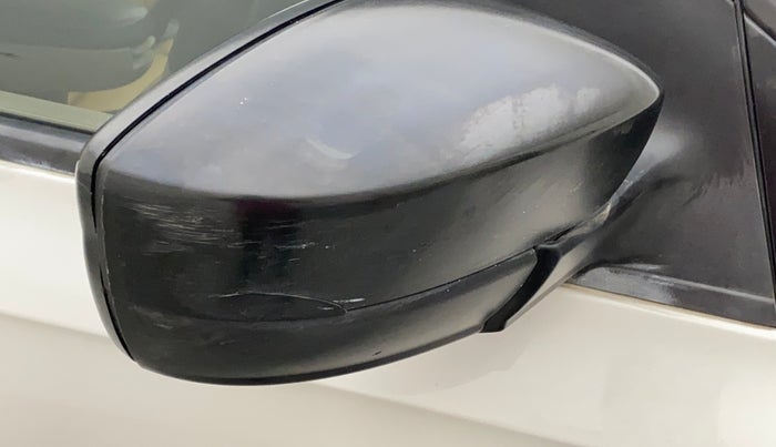 2013 Skoda Rapid ACTIVE 1.6 MPI MT PLUS, Petrol, Manual, 87,448 km, Right rear-view mirror - Cover has minor damage