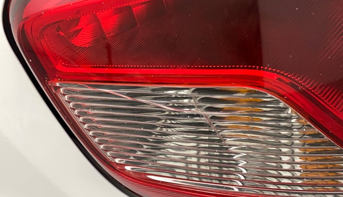 2017 Renault Kwid RXT 1.0, Petrol, Manual, 74,467 km, Right tail light - < 2 inches,no. = 2