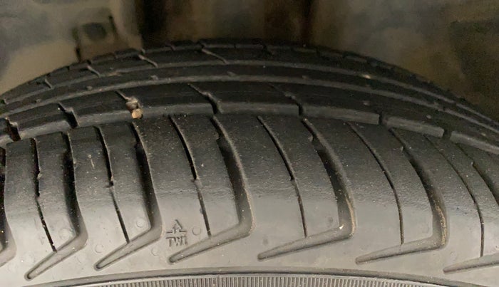 2017 Renault Kwid RXT 1.0, Petrol, Manual, 74,467 km, Left Front Tyre Tread