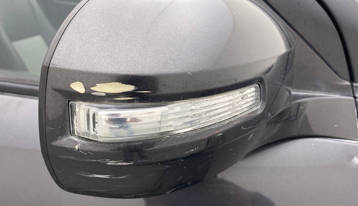 2015 Maruti Swift VXI, Petrol, Manual, 94,507 km, Right rear-view mirror - Indicator light has minor damage