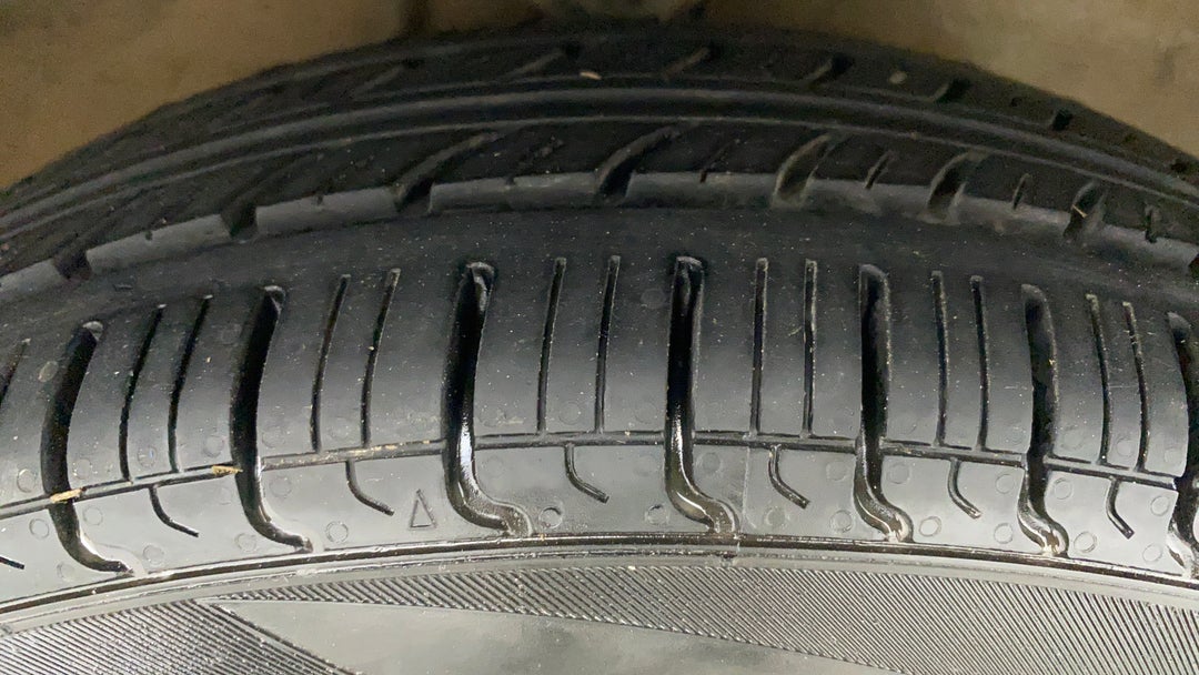 Right Front Tyre Tread