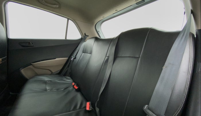 2016 Hyundai Grand i10 MAGNA 1.2 VTVT, Petrol, Manual, 64,878 km, Right Side Rear Door Cabin
