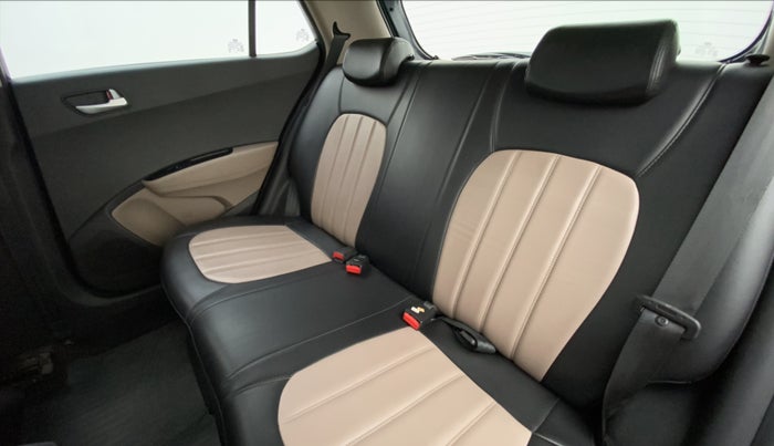 2016 Hyundai Grand i10 ASTA 1.2 (O) VTVT, Petrol, Manual, 29,918 km, Right Side Rear Door Cabin