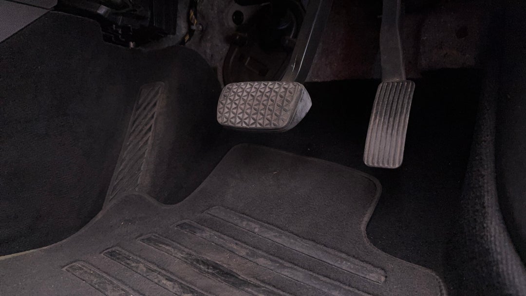 2018 Holden Commodore Rs, Automatic, 138381 km, Pedals and Footmat