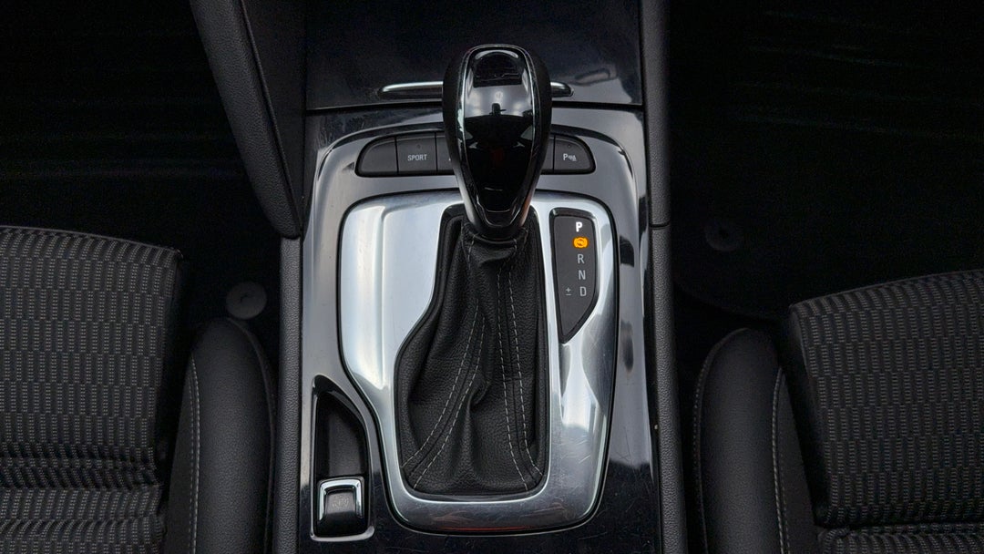 2018 Holden Commodore Rs, Automatic, 138381 km, Gear Lever 