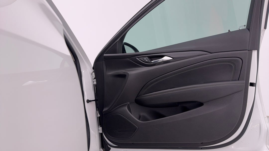 2018 Holden Commodore Rs, Automatic, 138381 km, Speaker View