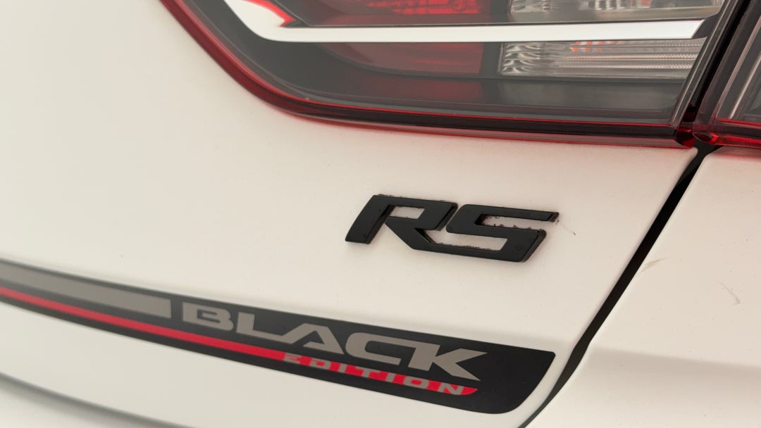 2018 Holden Commodore Rs, Automatic, 138381 km, Badge (Boot Right Side)