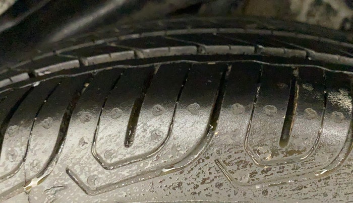 2013 Honda Brio VX MT, Petrol, Manual, 25,516 km, Left Rear Tyre Tread