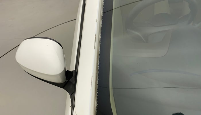 2013 Honda Brio VX MT, Petrol, Manual, 25,516 km, Right A pillar - Paint is slightly faded