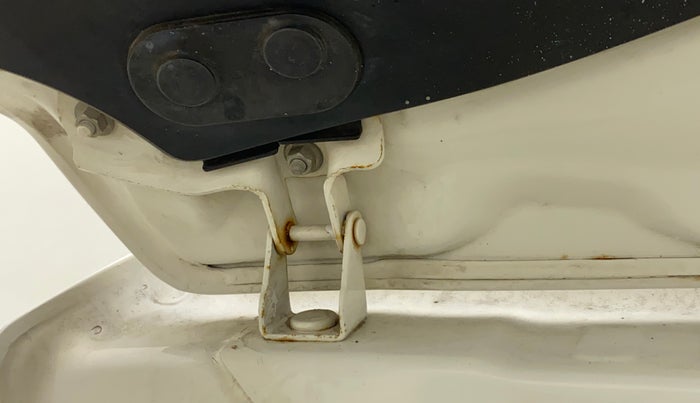 2013 Honda Brio VX MT, Petrol, Manual, 25,516 km, Dicky (Boot door) - Slightly rusted
