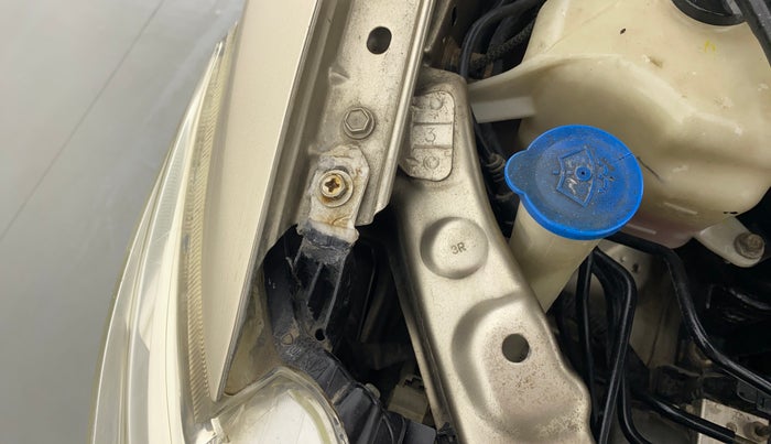 2010 Toyota Corolla Altis GL PETROL, Petrol, Manual, 70,615 km, Right headlight - Clamp has minor damage