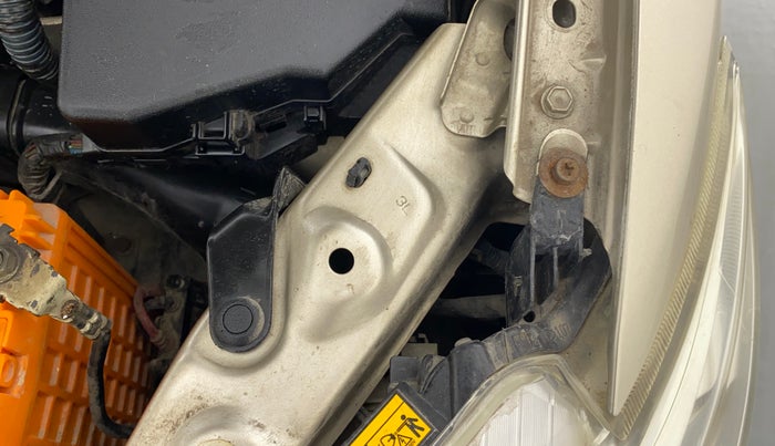 2010 Toyota Corolla Altis GL PETROL, Petrol, Manual, 70,615 km, Left headlight - Clamp has minor damage