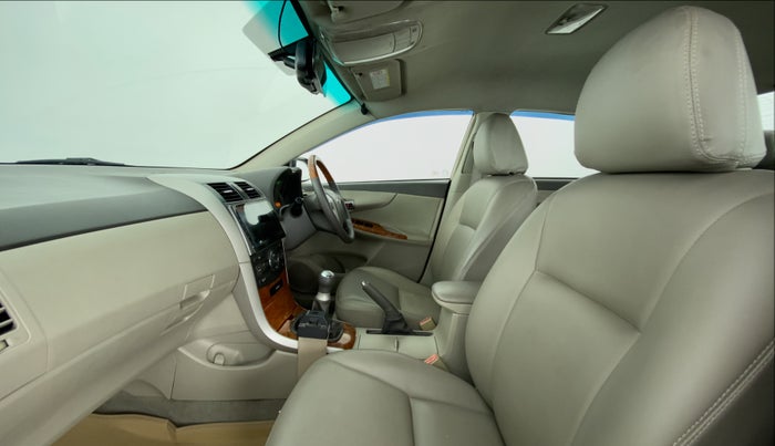 2010 Toyota Corolla Altis GL PETROL, Petrol, Manual, 70,615 km, Right Side Front Door Cabin