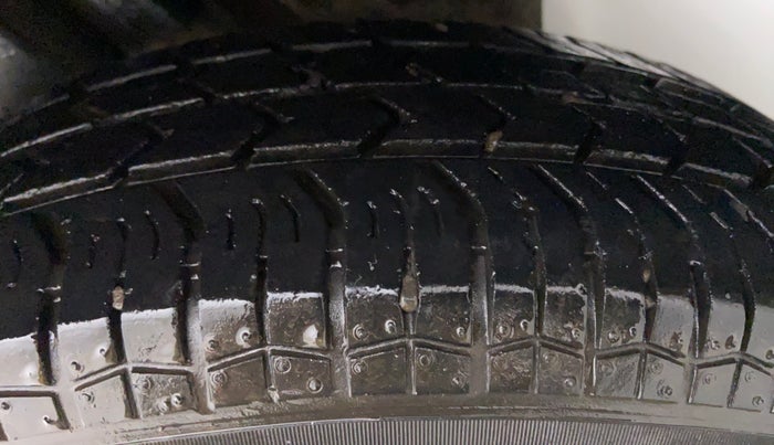 2017 Maruti Swift VXI OPT, Petrol, Manual, 37,470 km, Left Rear Tyre Tread