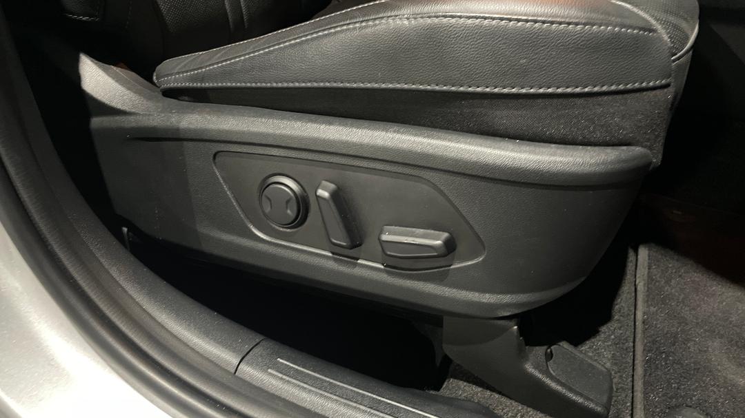 2023 Kia Sorento Sport+ 7 Seat, Automatic, 47633 km, Drivers Side Adjustment Panel