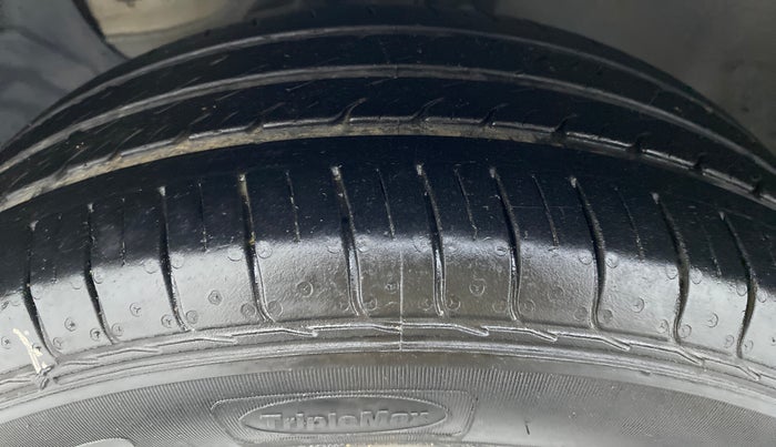 2015 Hyundai Elite i20 SPORTZ 1.2, Petrol, Manual, 55,844 km, Left Front Tyre Tread