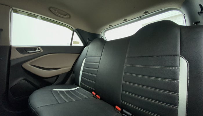 2015 Hyundai Elite i20 SPORTZ 1.2, Petrol, Manual, 55,844 km, Right Side Rear Door Cabin
