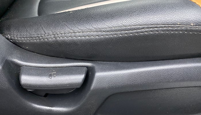 2019 Hyundai Elite i20 MAGNA PLUS 1.2, Petrol, Manual, 42,787 km, Driver Side Adjustment Panel