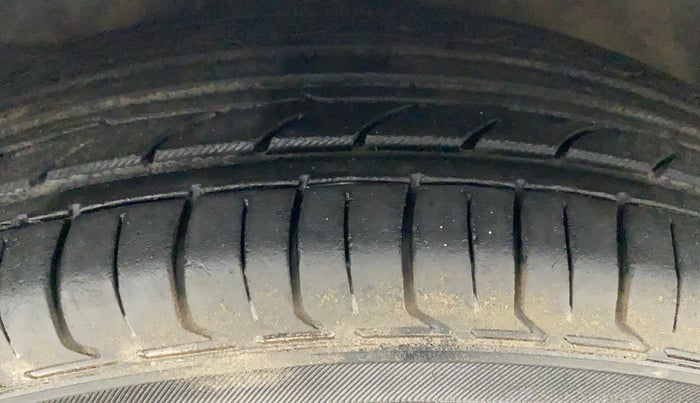 2012 Hyundai i10 SPORTZ 1.2 AT, Petrol, Automatic, 48,840 km, Left Front Tyre Tread