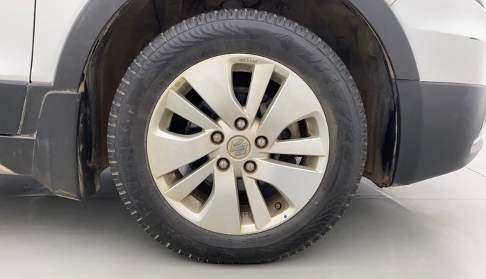 2015 Maruti S Cross ZETA 1.3, Diesel, Manual, 46,074 km, Right Front Wheel
