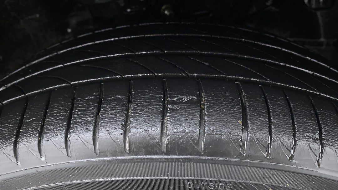 Right Front Tyre Tread