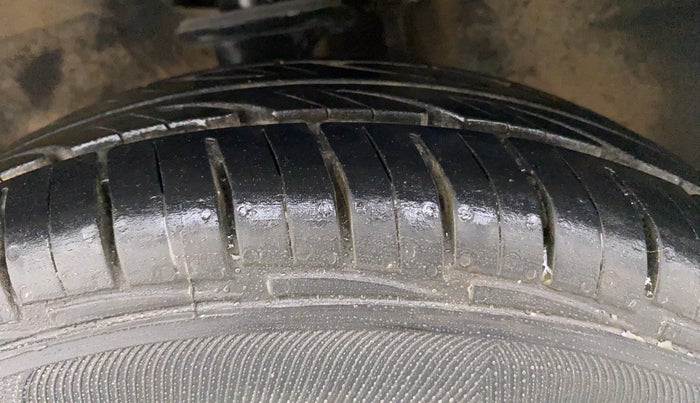 2015 Maruti Alto 800 LXI, Petrol, Manual, 37,567 km, Left Front Tyre Tread