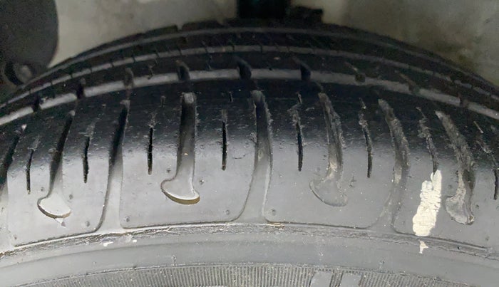 2015 Hyundai Grand i10 MAGNA 1.2 KAPPA VTVT, Petrol, Manual, 18,765 km, Left Front Tyre Tread