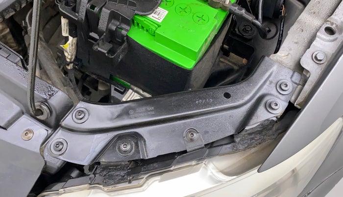 2014 Volkswagen Polo COMFORTLINE 1.2L PETROL, Petrol, Manual, 93,522 km, Left headlight - Clamp has minor damage