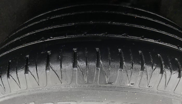 2017 Maruti Vitara Brezza ZDI, Diesel, Manual, 67,712 km, Left Rear Tyre Tread