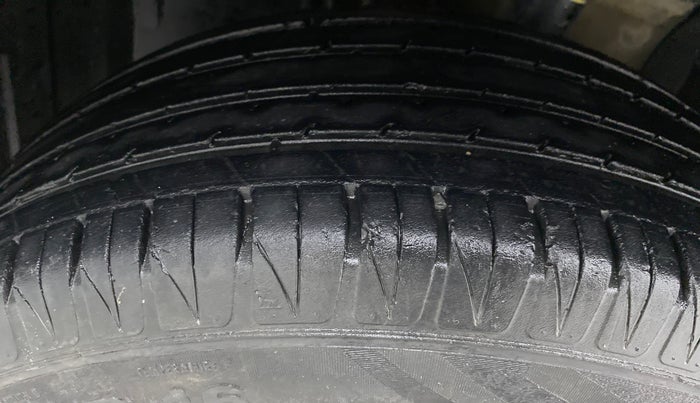 2017 Maruti Vitara Brezza ZDI, Diesel, Manual, 67,712 km, Left Front Tyre Tread