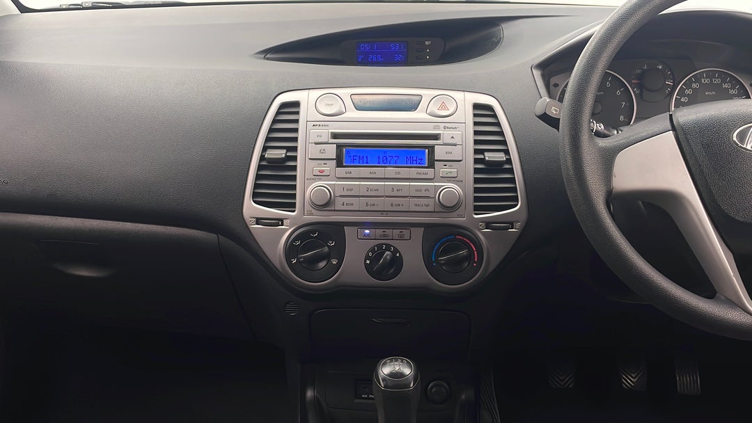 2011 Hyundai I20 Active, Manual, 119431 km, Center Console