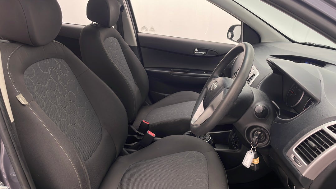 2011 Hyundai I20 Active, Manual, 119431 km, Right Side Front Door Cabin View