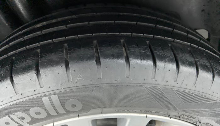 2015 Maruti Ciaz ZXI PLUS, Petrol, Manual, 28,446 km, Right Rear Tyre Tread