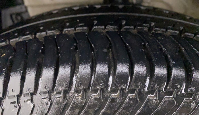 2012 Maruti Swift VDI, Diesel, Manual, 31,084 km, Left Front Tyre Tread