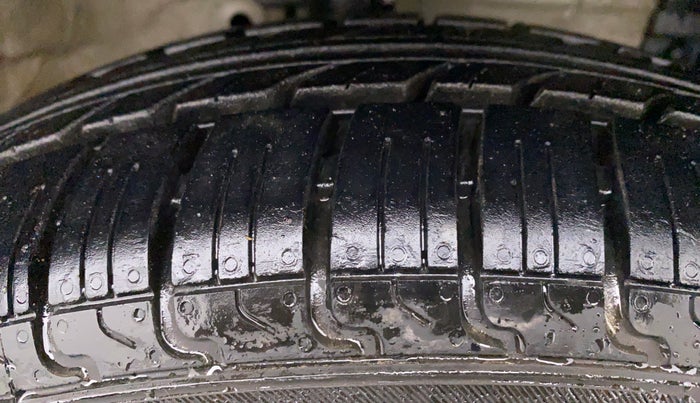 2012 Maruti Swift VDI, Diesel, Manual, 31,084 km, Right Front Tyre Tread