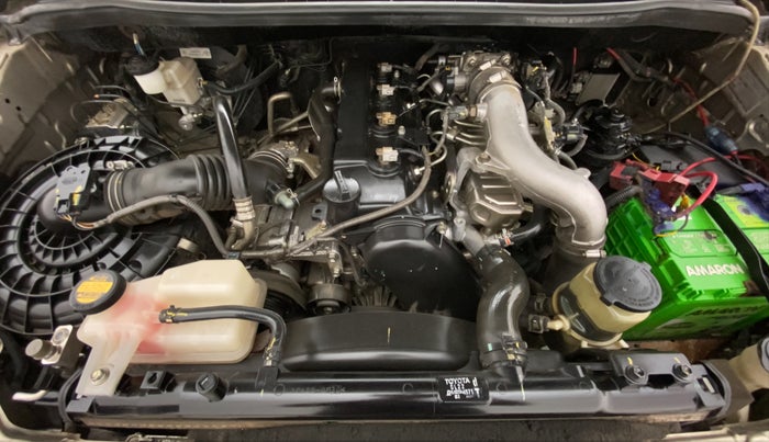 2015 Toyota Innova 2.5 GX 8 STR, Diesel, Manual, 1,17,210 km, Open Bonet