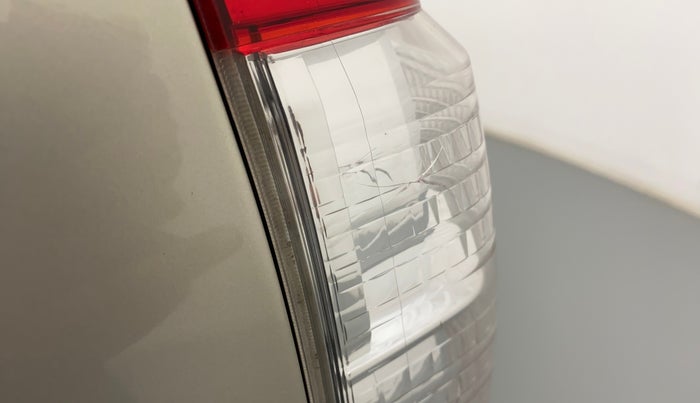 2015 Toyota Innova 2.5 GX 8 STR, Diesel, Manual, 1,17,210 km, Left tail light - Minor damage