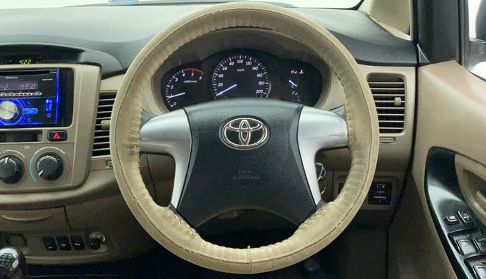 2015 Toyota Innova 2.5 GX 8 STR, Diesel, Manual, 1,17,210 km, Steering Wheel Close Up