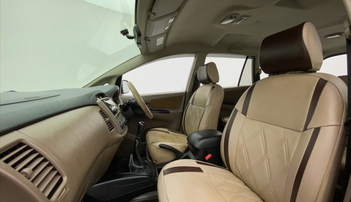 2015 Toyota Innova 2.5 GX 8 STR, Diesel, Manual, 1,17,210 km, Right Side Front Door Cabin