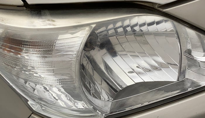 2015 Toyota Innova 2.5 GX 8 STR, Diesel, Manual, 1,17,210 km, Right headlight - Faded