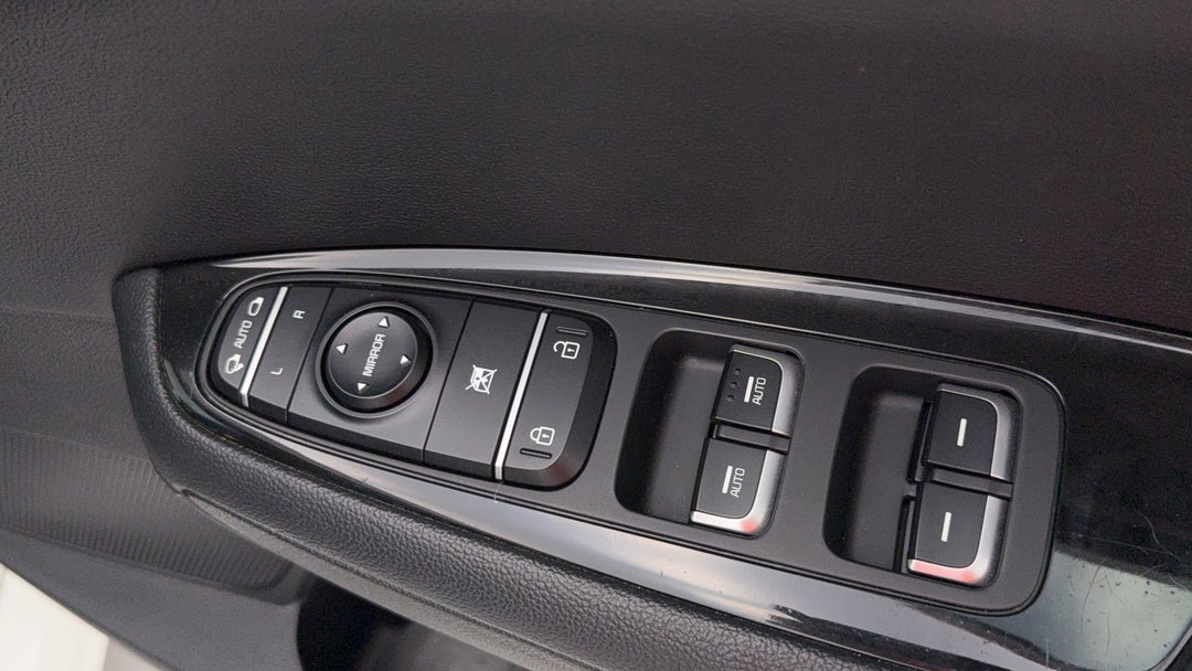 2017 Kia Optima Si, Automatic, 59114 km, Drivers Side Door Panel Controls