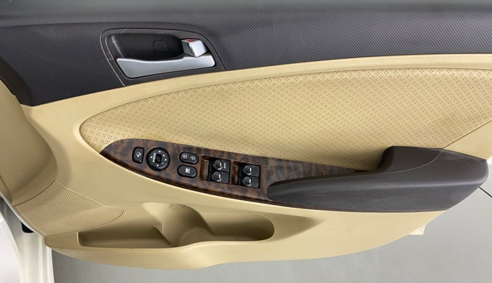 2015 Hyundai Verna FLUIDIC 1.6 SX VTVT OPT, Petrol, Manual, 37,813 km, Driver Side Door Panels Control