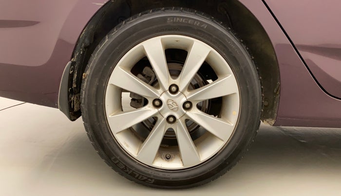 2013 Hyundai Verna FLUIDIC 1.6 CRDI SX, Diesel, Manual, 79,990 km, Right Rear Wheel