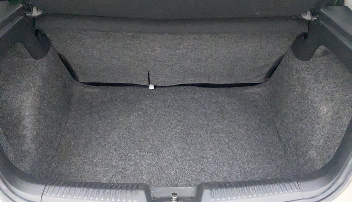2019 Volkswagen Polo HIGHLINE PLUS 1.0, Petrol, Manual, 34,187 km, Boot Inside