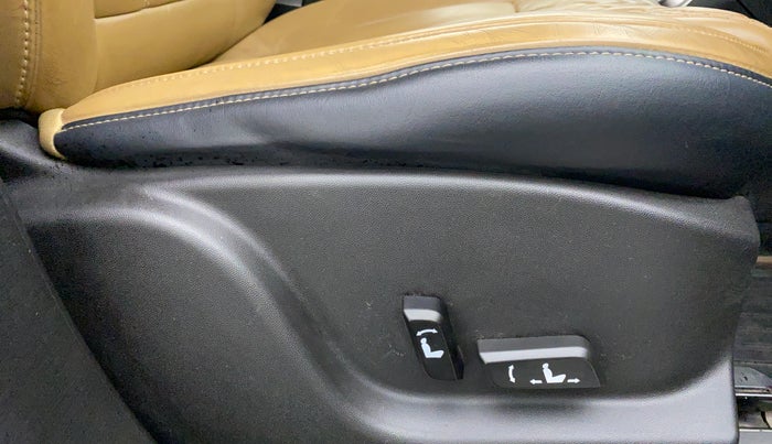 2019 Mahindra XUV500 W11 (O), Diesel, Manual, 47,952 km, Driver Side Adjustment Panel