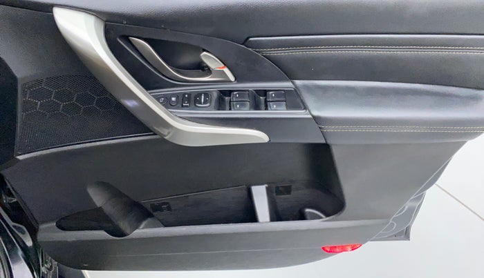 2019 Mahindra XUV500 W11 (O), Diesel, Manual, 47,952 km, Driver Side Door Panels Control
