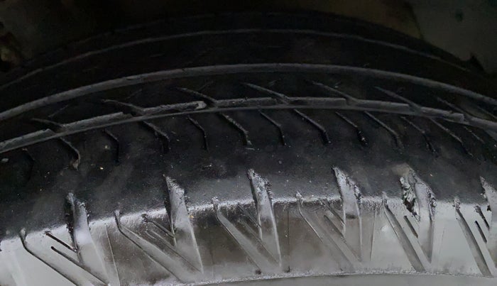 2019 Mahindra XUV500 W11 (O), Diesel, Manual, 47,952 km, Left Front Tyre Tread