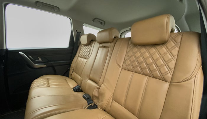 2019 Mahindra XUV500 W11 (O), Diesel, Manual, 47,952 km, Right Side Rear Door Cabin