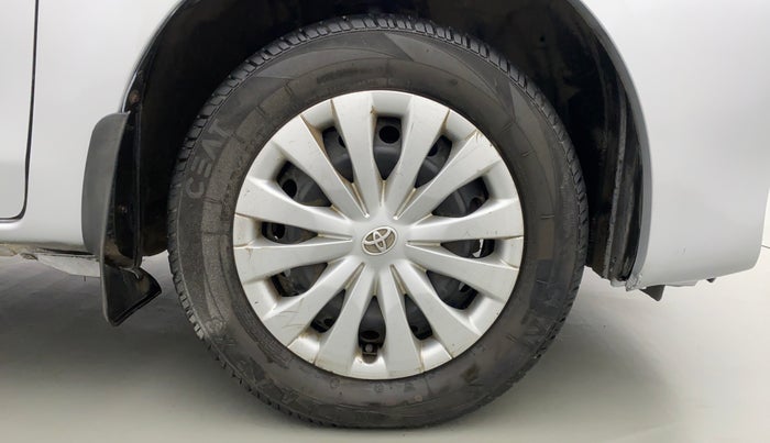 2013 Toyota Etios Liva G, Petrol, Manual, Right Front Wheel